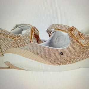 Girls Stride Rite Shoes little kids size 9W. NWT